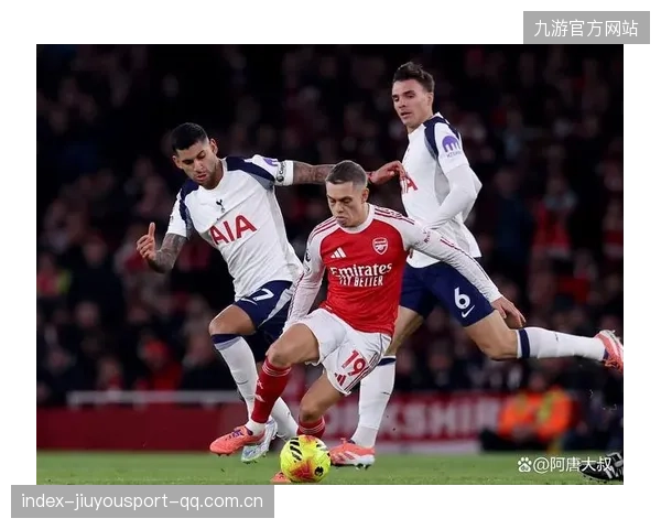 埃泽疯狂戴帽！阿森纳4-1完胜热刺持续领跑英超榜首